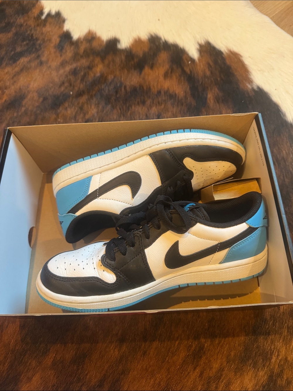 Nike Low-Top Sneakers White Black Blue Accents